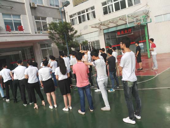 麓谷学子说  年轻就要醒着拼